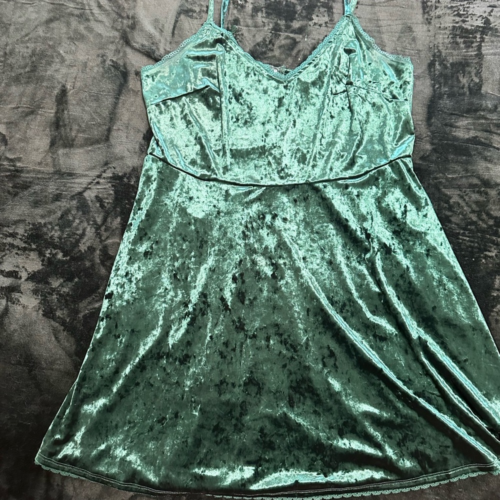 Hot Topic Emerald Velvet Dress